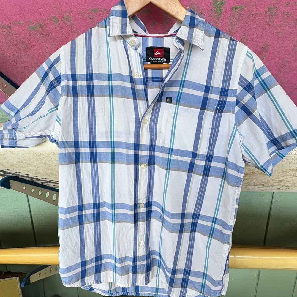 Quiksilver White and Blue Striped Men's Shirt